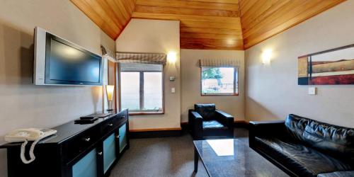 TV o dispositivi per l'intrattenimento presso Distinction Te Anau Hotel & Villas