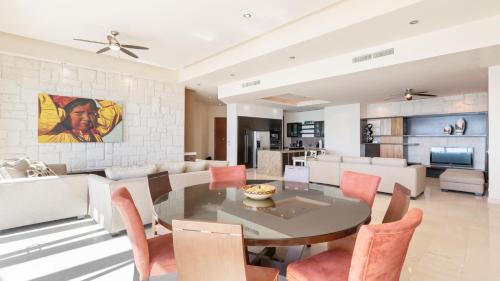 a dining room and living room with a table and chairs at Encanto Living Penthouse by Kivoya in Puerto Pe&ntilde;asco