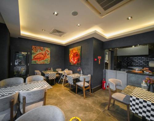 a restaurant with tables and chairs and a kitchen at Sea Palm Otel Yalıkavak in Yalıkavak