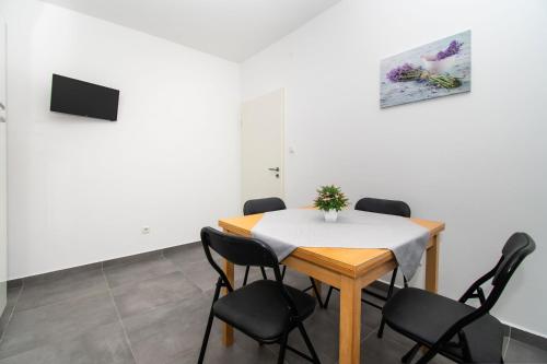 Apartment and Room Zoran