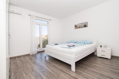 Apartment and Room Zoran