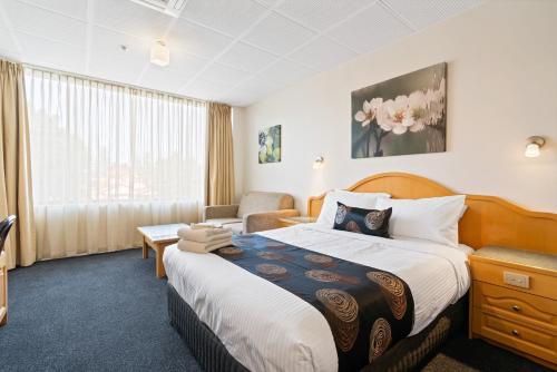 Llit o llits en una habitació de Adelaide International Motel