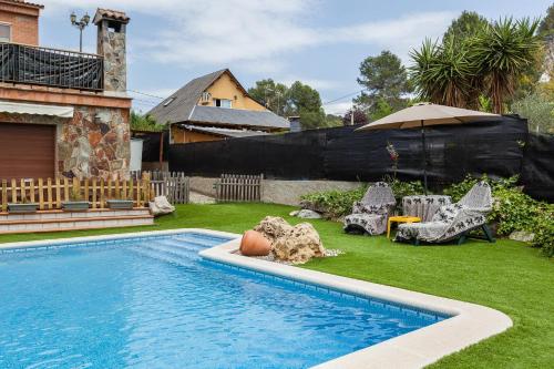 Piscina cerca de Casa rural Antonio y Maria Rosa