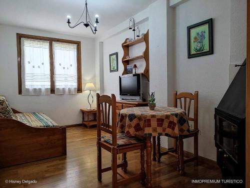 Abeto Blanco - INMOPREMIUM TURISTICO, Canfranc-Estación ...