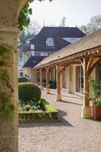 a courtyard with a pavilion in front of a house at Hostellerie De Levernois in Levernois