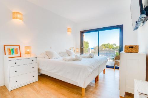 Postel nebo postele na pokoji v ubytování Ses Alzines Apartment - Costa De Los Pinos
