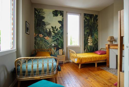a living room with two beds and a window at Evasion in Albi