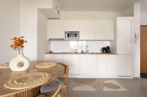 Η κουζίνα ή μικρή κουζίνα στο Symphony Modern Tower Apartamenty
