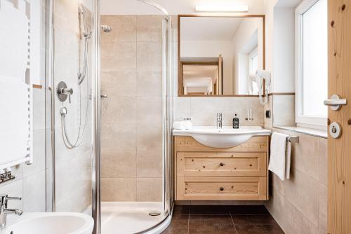 a bathroom with a sink and a shower at Apartment Bellaria in Santa Cristina Gherdëina