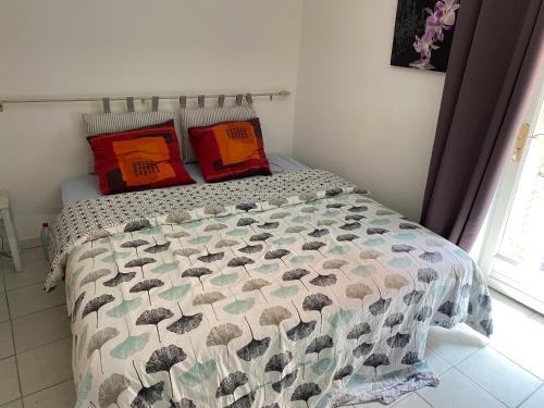 Ένα ή περισσότερα κρεβάτια σε δωμάτιο στο Maison de Village aux portes du verdon