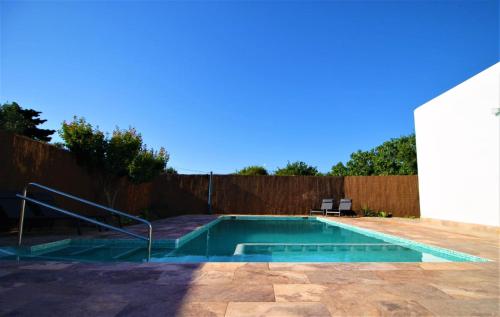 a swimming pool in a backyard with a fence at Ishel Trafalgar in Zahora