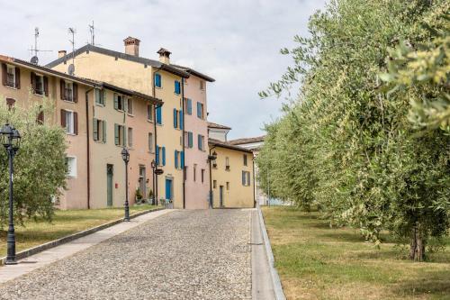 a cobblestone street in a town with buildings at Nido di Cisano in San Felice del Benaco