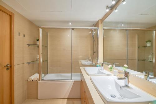 Kúpeľňa v ubytovaní Neptuno Malaga Apartamento de Lujo