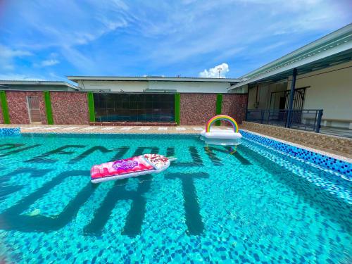 Kolam renang di atau dekat dengan Sri Embun Resort Langkawi