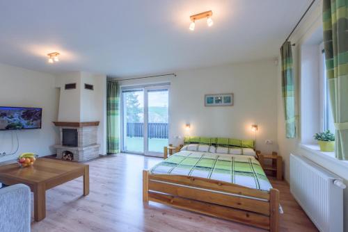 Ένα ή περισσότερα κρεβάτια σε δωμάτιο στο Apartmány Ráztoky