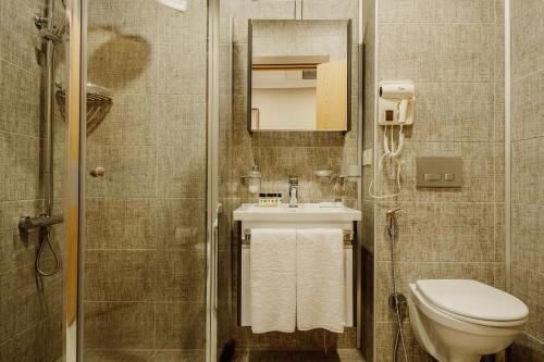 Phòng tắm tại King Solomon Batumi Hotel