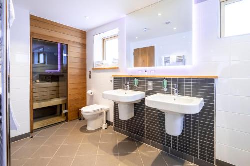 a bathroom with two sinks and a toilet at Portavadie Loch Fyne Scotland in Portavadie