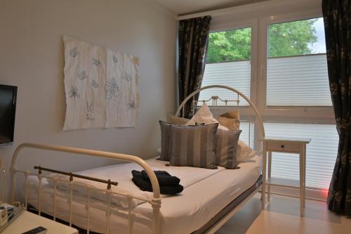 Ένα ή περισσότερα κρεβάτια σε δωμάτιο στο Traumhaus mit Fördeblick - FÖRDE-ANKER