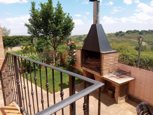 a patio with a brick oven on a balcony at Vivienda Turística San Martín in Sotés