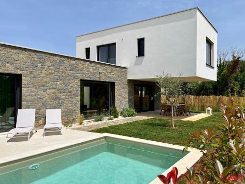 Villa Zen - with pool & close to the sea