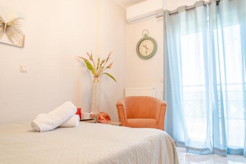Кровать или кровати в номере Villa Paris with Rooftop & Jacuzzi