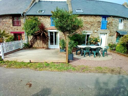 Maison de 2 chambres avec terrasse amenagee et wifi a Cancale