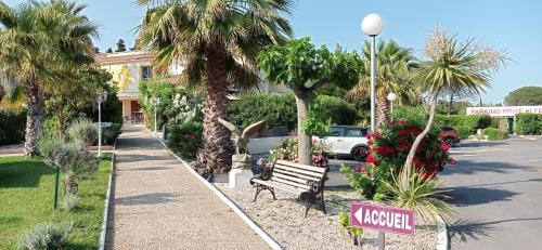 Zahrada ubytování Brit Hotel Confort Hélios Agde
