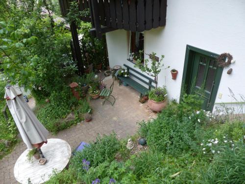 Κήπος έξω από το Ferienwohnungen in Schönmünzach