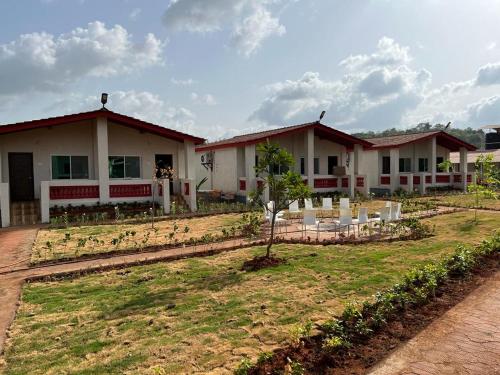Taman di luar Casa De Recurso