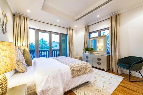 Postel nebo postele na pokoji v ubytování Near Frond Tip 7 Bedroom Signature Villa With Beach View
