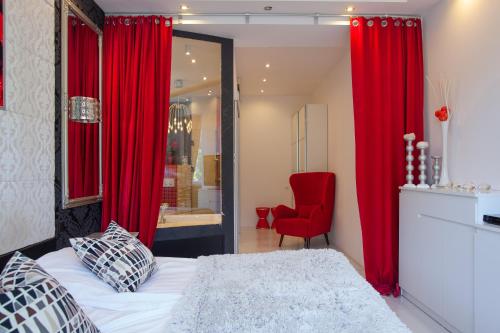Кровать или кровати в номере Apartament Royal Centrum