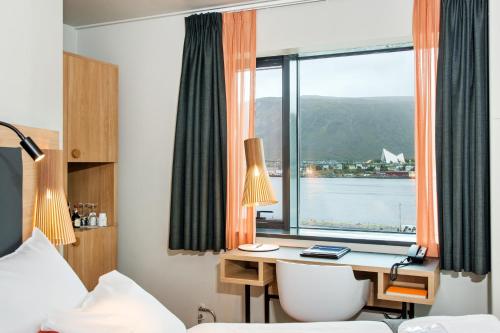 Postel nebo postele na pokoji v ubytování Clarion Hotel The Edge