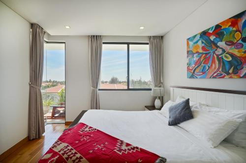 מיטה או מיטות בחדר ב-Vesta Art Suite 2 Bedrooms - The Ocean Villas Da Nang