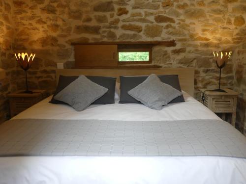 Ένα ή περισσότερα κρεβάτια σε δωμάτιο στο Le Hameau du Quercy