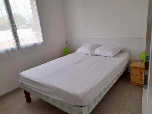 Ένα ή περισσότερα κρεβάτια σε δωμάτιο στο LES LANDES DU MEDOC
