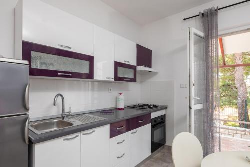 Η κουζίνα ή μικρή κουζίνα στο Apartments Babic