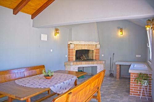 a living room with a table and a fireplace at Apartman Nikica in Postira