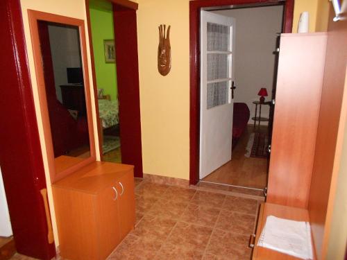 a hallway with a room with a door and a mirror at Apartman "Dom Stankovića" in Pirot