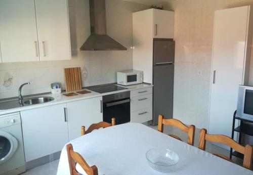 Dapur atau dapur kecil di Combarro vivienda completa próxima a sanxenxo