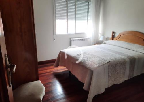 מיטה או מיטות בחדר ב-Combarro vivienda completa próxima a sanxenxo