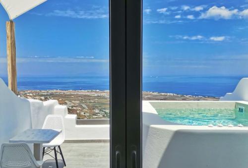 Vue générale sur la mer ou vue sur la mer prise depuis l'appartement