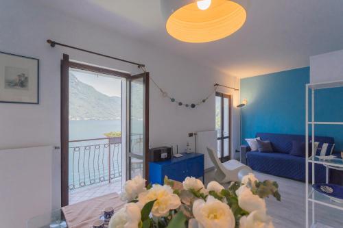 Postel nebo postele na pokoji v ubytování Lavarell House - Best Lake View by Rent All Como