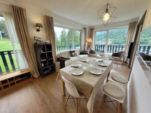 Appartement skis aux pieds avec piscine, rénové et confortable - FR-1-598-18