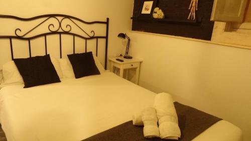a bedroom with two beds and a towel on the floor at Cozy Rooms - BAÑERA HIDROMASAJE in Valencia