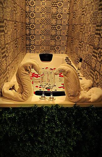 a table with two wine glasses on top of it at Cozy Rooms - BAÑERA HIDROMASAJE in Valencia