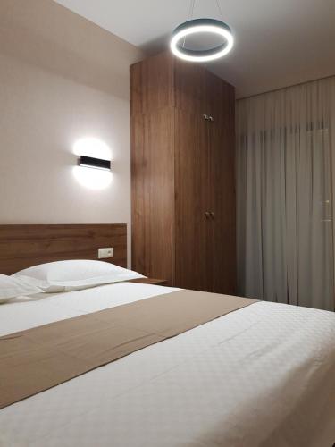 Postel nebo postele na pokoji v ubytování Bakuriani Crystal Resort Apartment