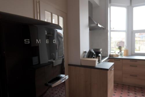 a kitchen with a flat screen tv in a kitchen at Vakantiehuis huYze-K in Zottegem