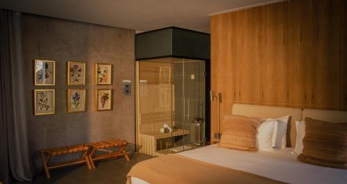a bedroom with a large bed and a shower at Susana Balbo Winemaker´s House in Ciudad Lujan de Cuyo