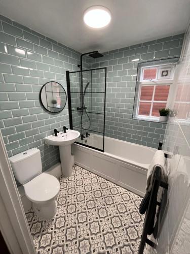 a bathroom with a toilet and a sink and a shower at Warwick Town Centre Property in Warwick