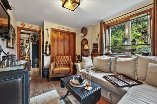 Χώρος καθιστικού στο A Suite Retreat - Beyond Bed & Breakfast